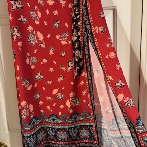 Y&i Robyn & Robin Boutique (NWT)Floral wrap skirt- Small- VERY NICE! - Picture 3 of 6